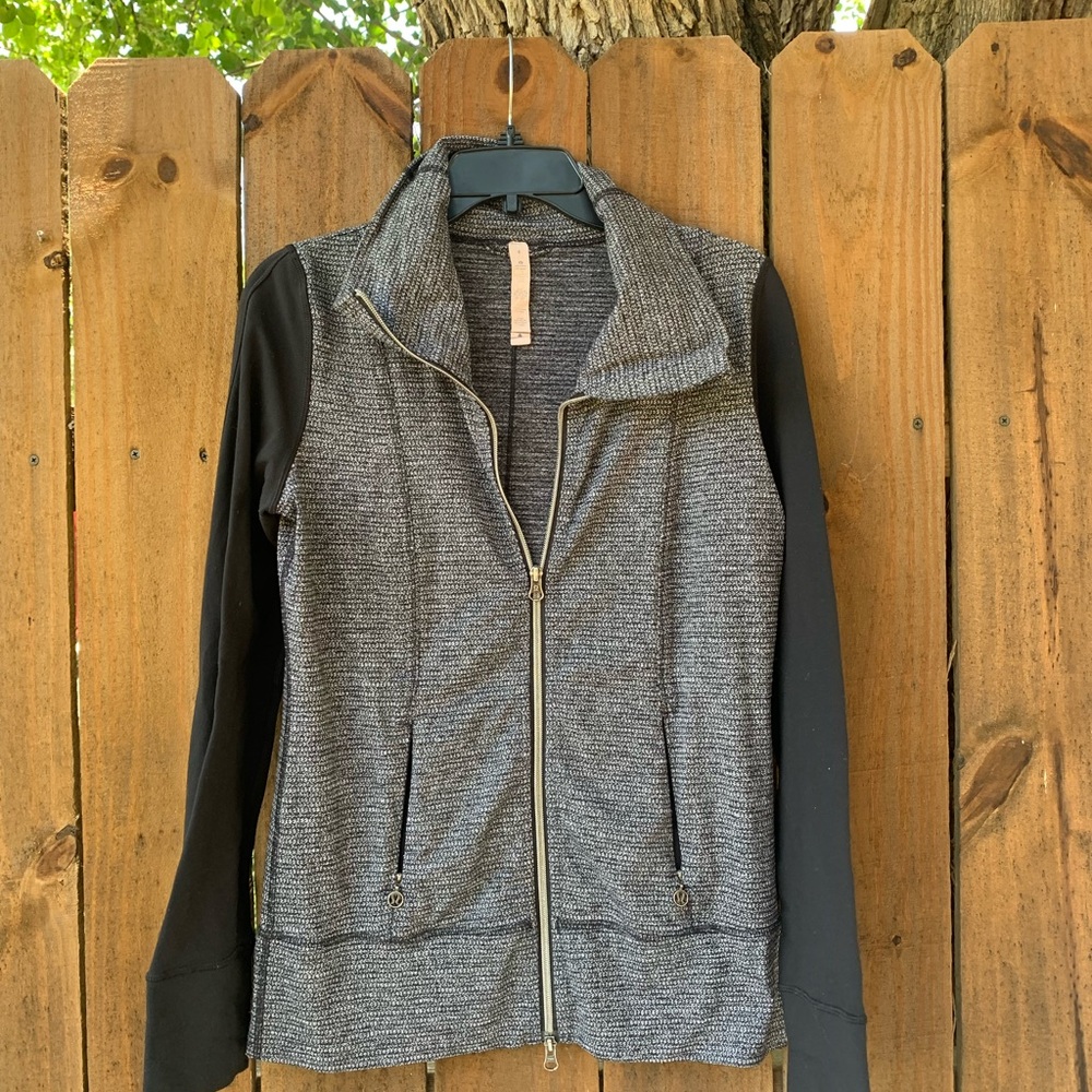 Lululemon athletica ladies lightweight jacket size 6.